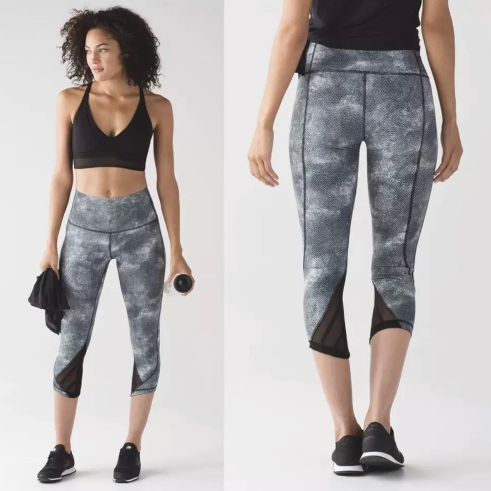 Lululemon Gray Essential Rhythm Crop Diffusion White 6 Activewear Bottoms EUC